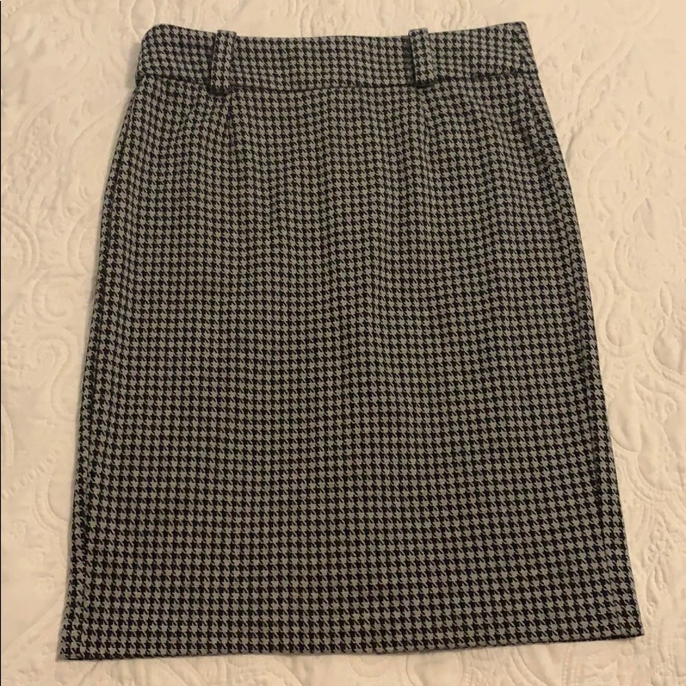 Black and grey work pencil skirt.